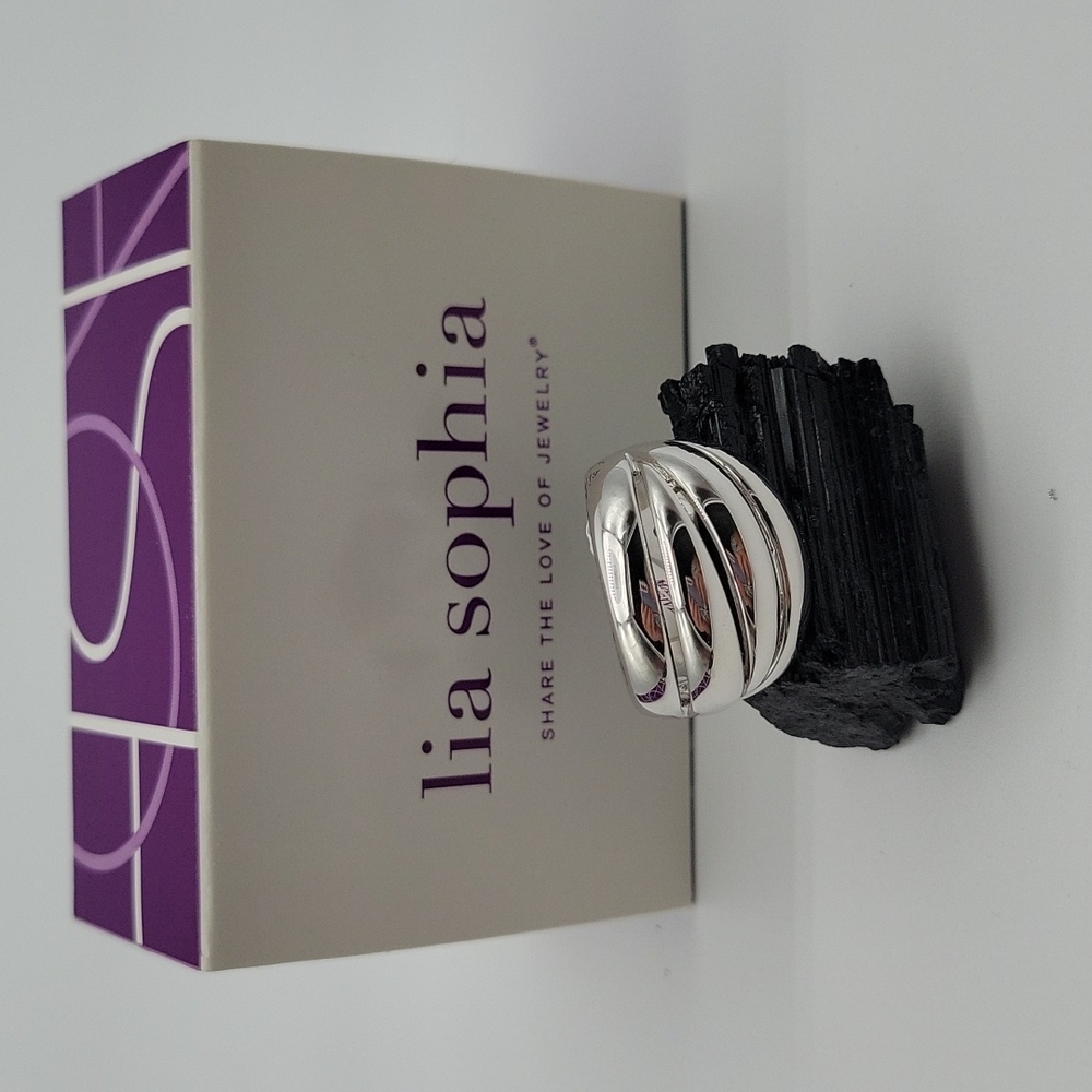 Lia Sophia fashion silver ring "Ridgeline" size 9. New with tags.